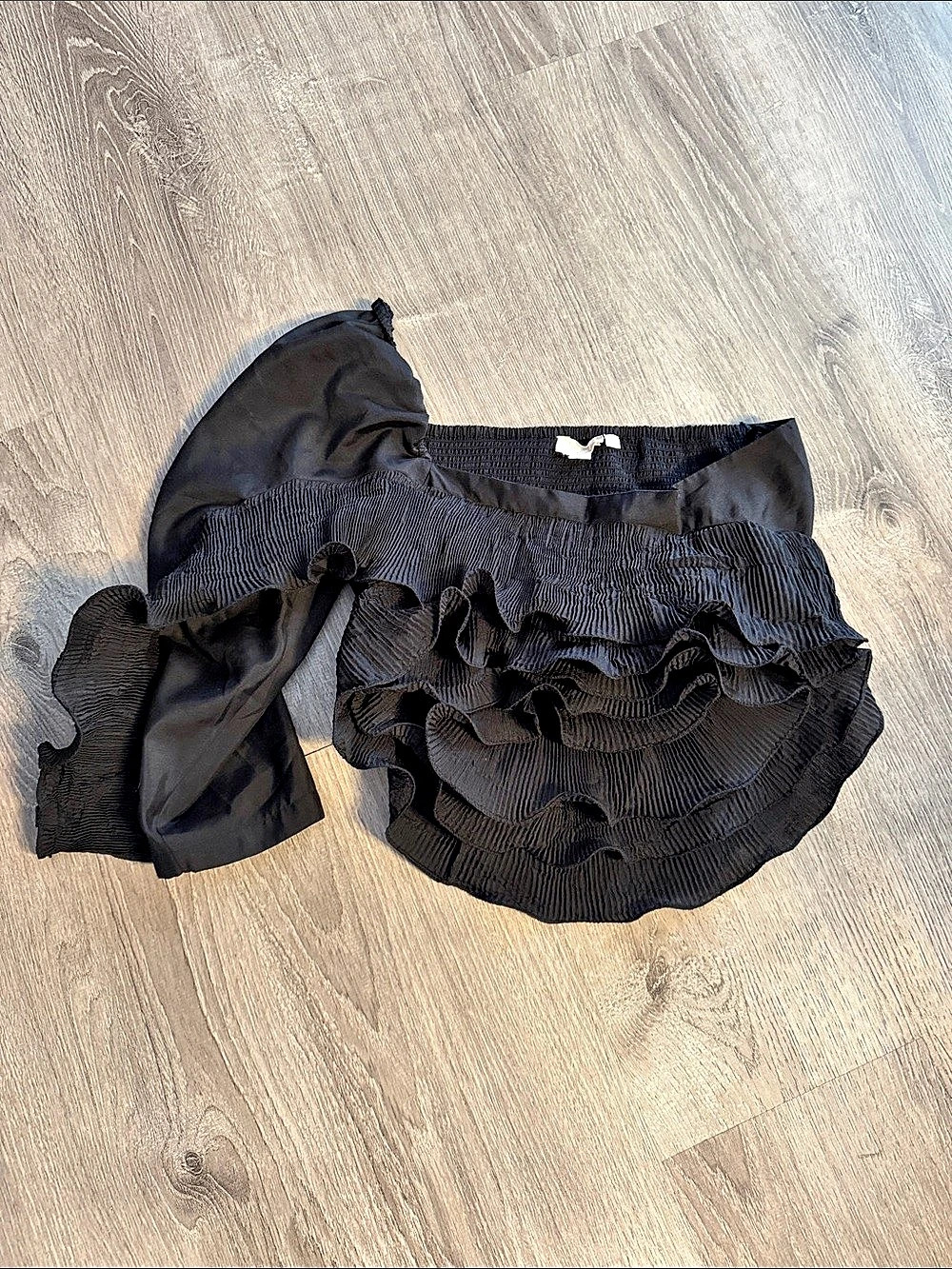 Let me be Anthropologie Black Ruffle Blouse Size large